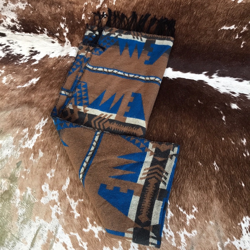 Aztec Scarf - Picture 2 of 2
